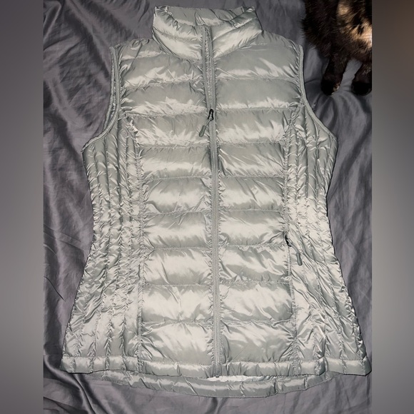 Mint Green Vest - Picture 1 of 2